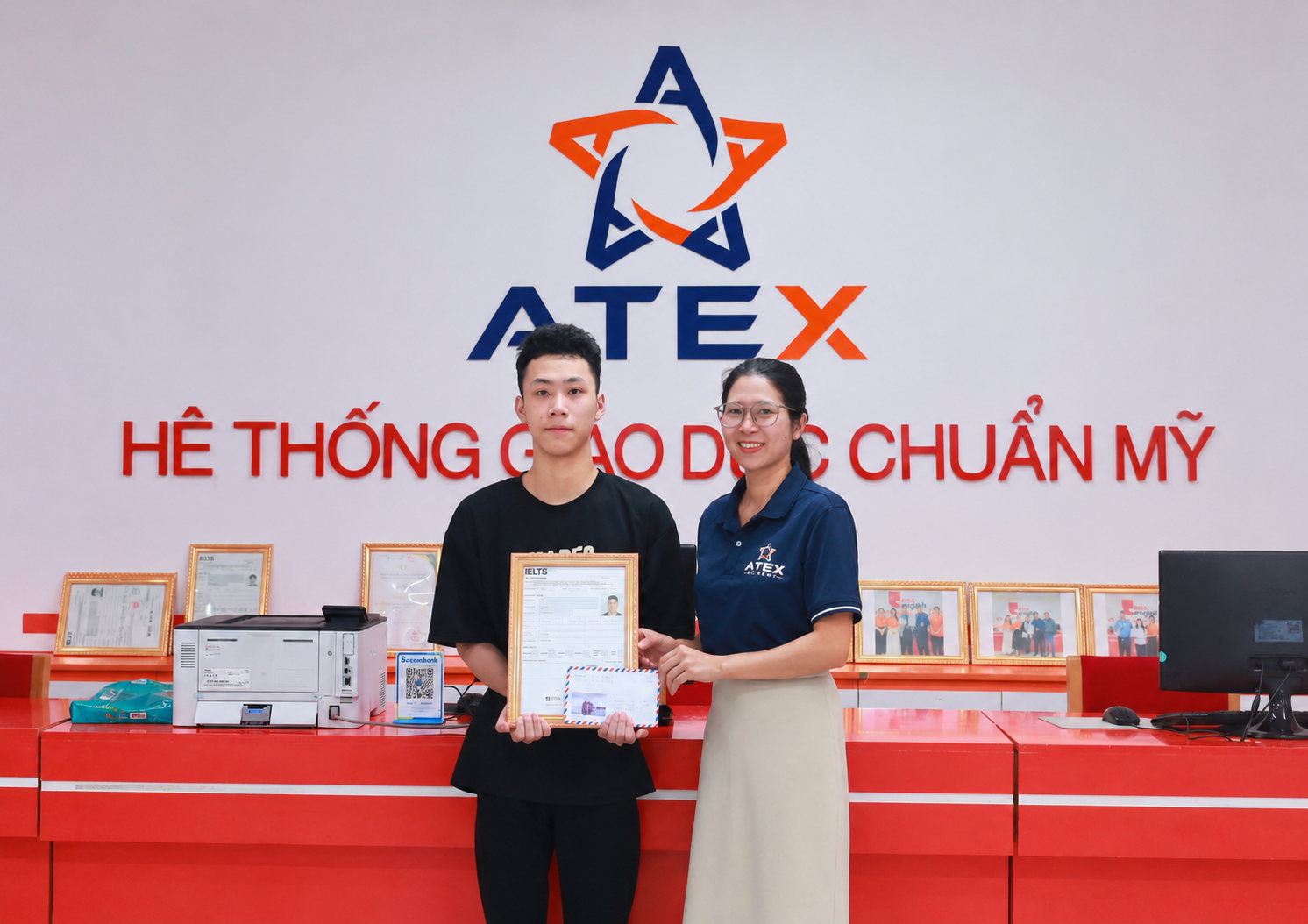 Học viên Tuấn Vũ nhận thưởng IELTS 7.0